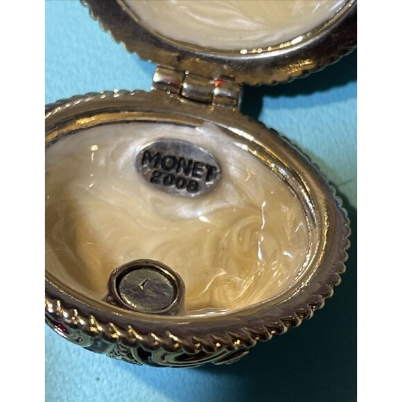 2008 GOLD TONE LOCKET PENDANT BOX ORNAMENT RED ENAMEL CRYSTAL SIGNED MONET - Picture 6 of 8